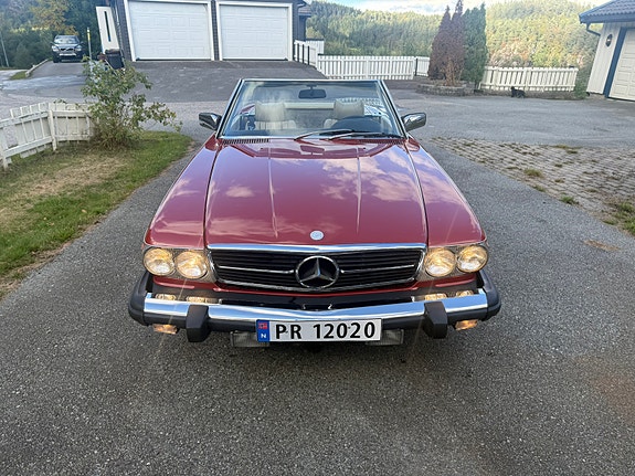 Mercedes-Benz 450 SL 3 of 16