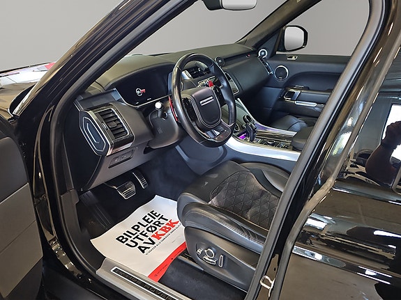 Land Rover Range Rover Sport 16 of 30