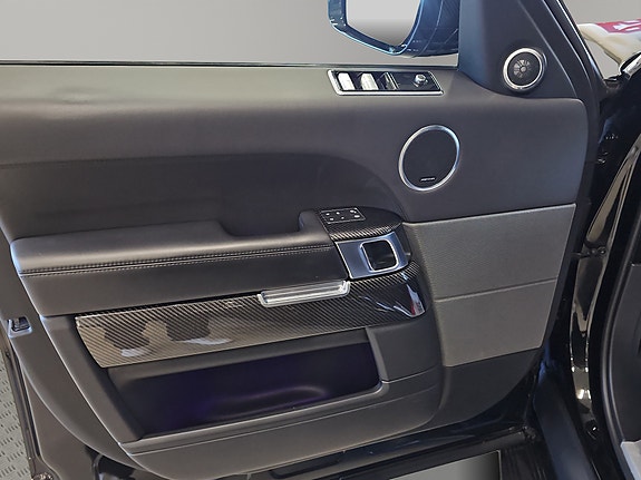 Land Rover Range Rover Sport 17 of 30