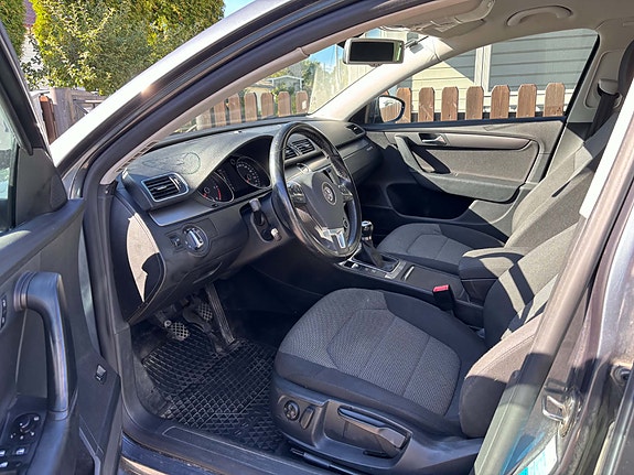 Volkswagen Passat 8 of 13