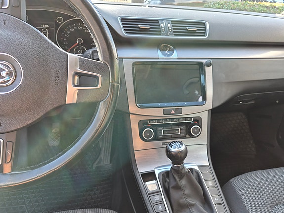 Volkswagen Passat 9 of 13