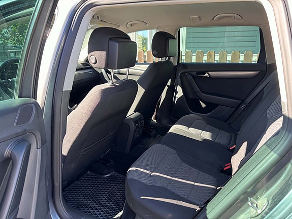 Volkswagen Passat 12 of 13
