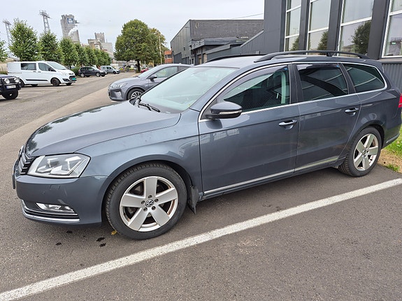 Volkswagen Passat 4 of 13