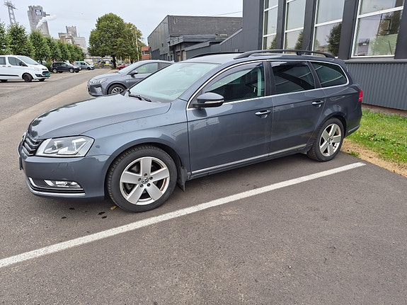 Volkswagen Passat 3 of 13