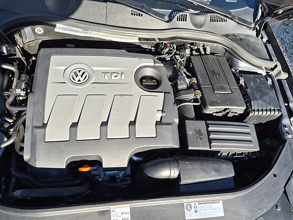 Volkswagen Passat 6 of 13