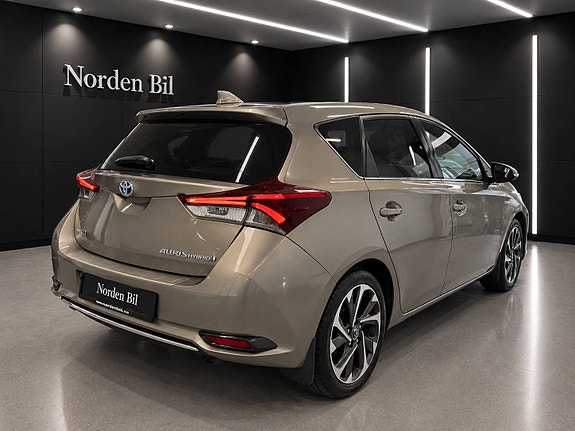 Toyota Auris 4 of 16