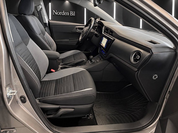 Toyota Auris 9 of 16