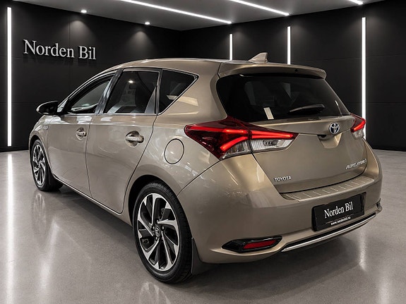Toyota Auris 6 of 16