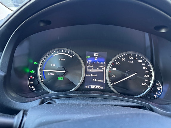 Lexus NX300h 14 of 24