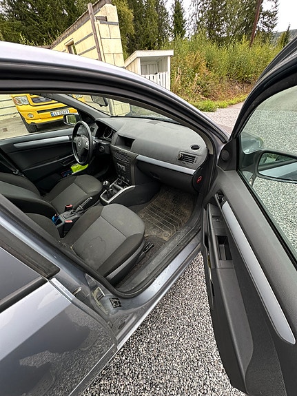 Opel Astra 8 of 9