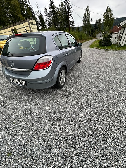 Opel Astra 7 of 9