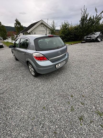 Opel Astra 4 of 9