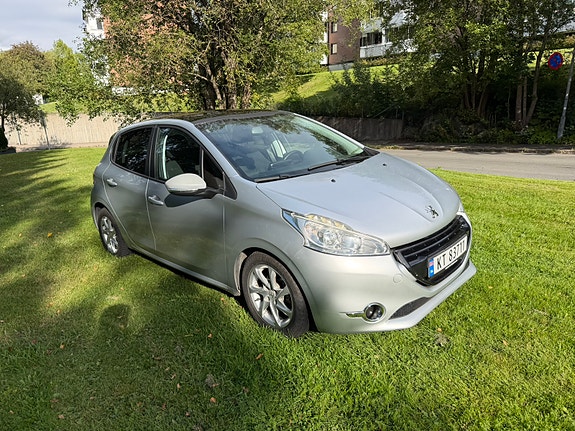 Peugeot 208 4 of 15