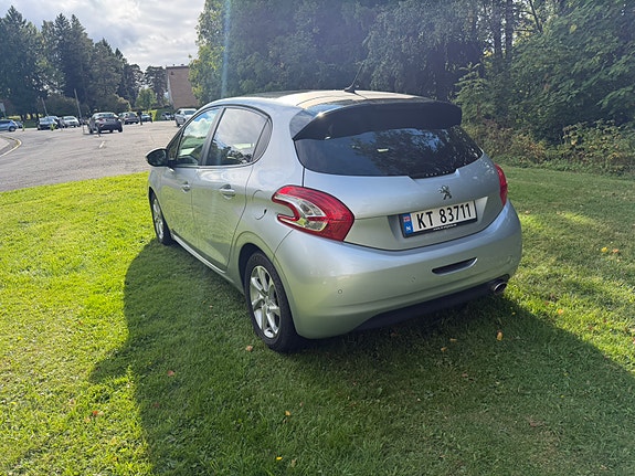 Peugeot 208 11 of 15