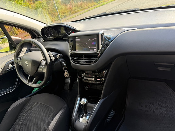 Peugeot 208 7 of 15