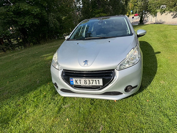 Peugeot 208 3 of 15