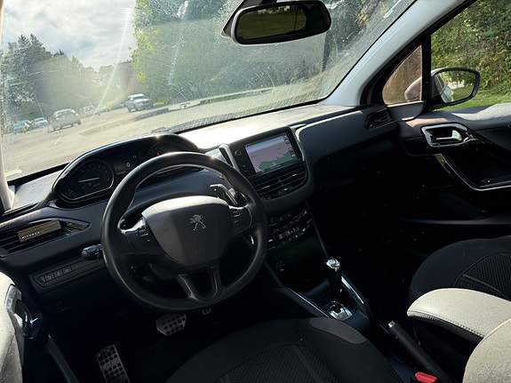 Peugeot 208 10 of 15