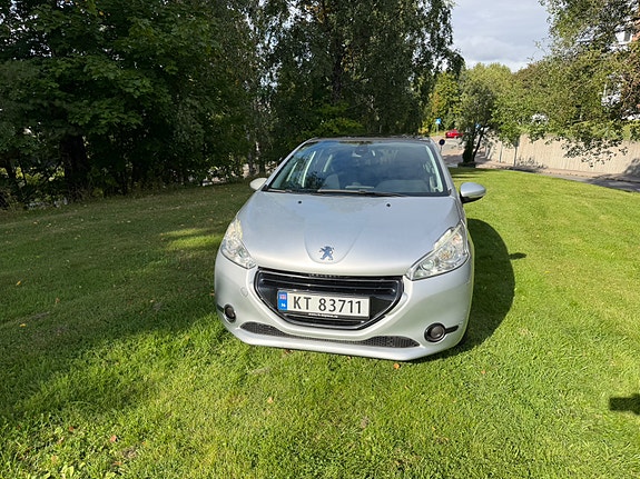Peugeot 208 13 of 15