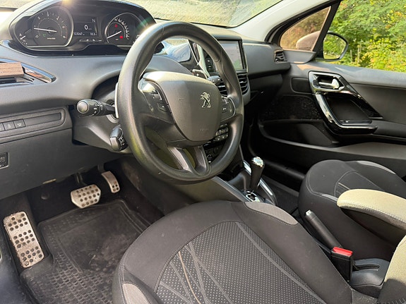 Peugeot 208 8 of 15