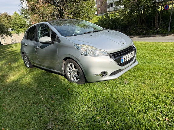 Peugeot 208 2 of 15