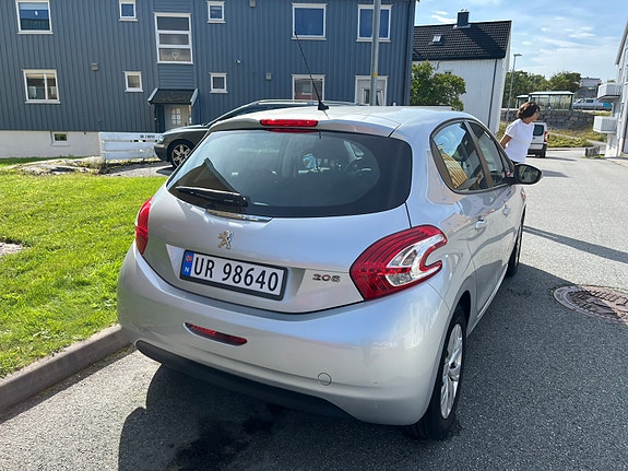 Peugeot 208 5 of 13