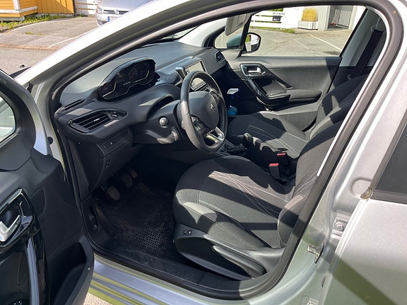 Peugeot 208 9 of 13