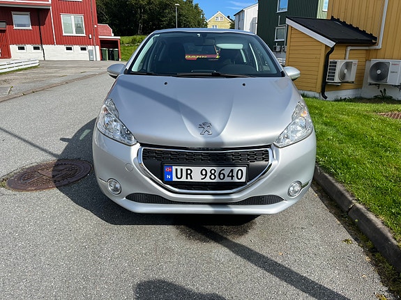 Peugeot 208 2 of 13