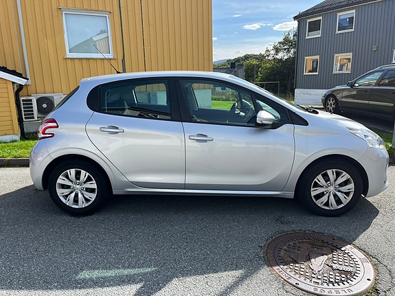 Peugeot 208 4 of 13