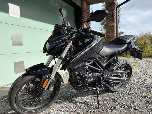VOGE 125 R 2 of 8