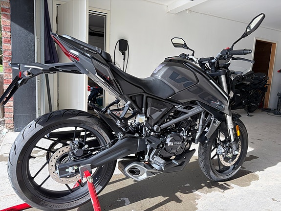 VOGE 125 R 6 of 8