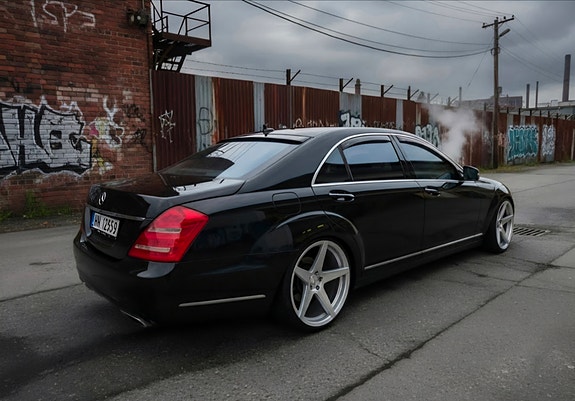 Mercedes-Benz S250 2 of 18