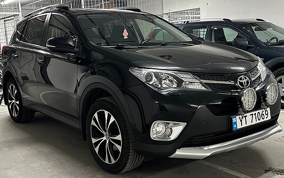 Toyota RAV4 2 of 12