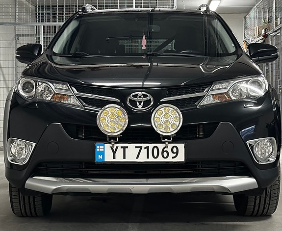 Toyota RAV4 3 of 12