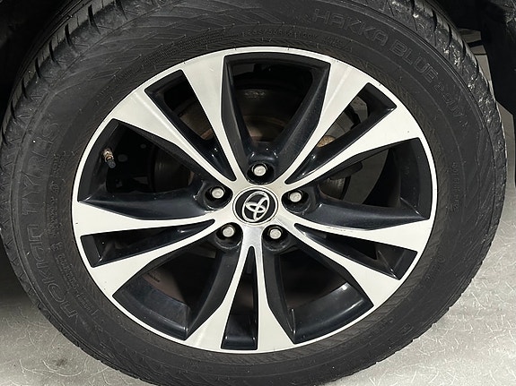 Toyota RAV4 9 of 12