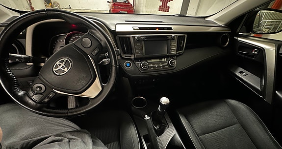 Toyota RAV4 8 of 12