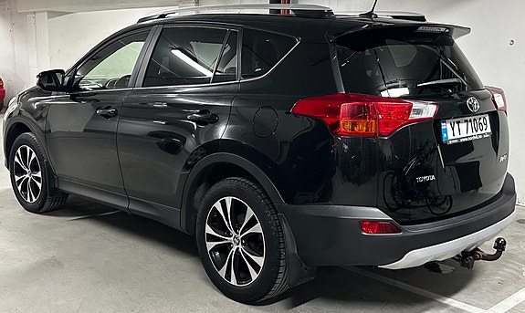 Toyota RAV4 4 of 12