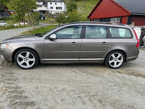 Volvo V70 3 of 10