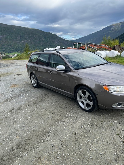 Volvo V70 4 of 10