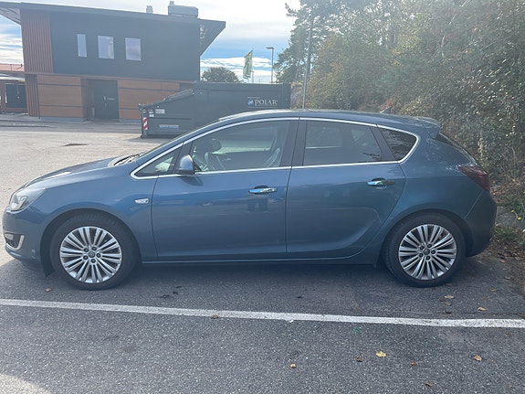 Opel Astra 2 of 30