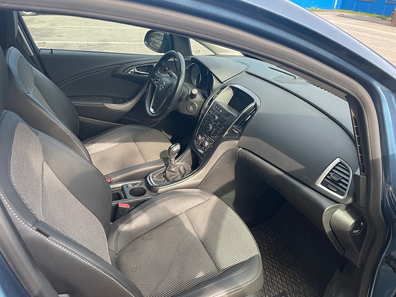Opel Astra 18 of 30