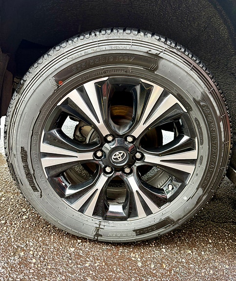 Toyota Land Cruiser 7 of 27
