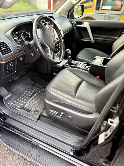 Toyota Land Cruiser 11 of 27