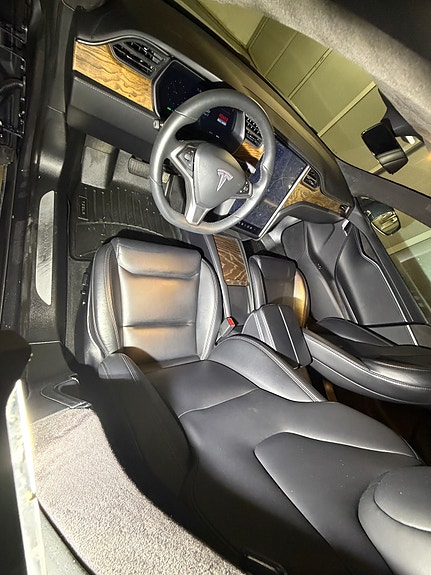 Tesla Model S 25 of 30