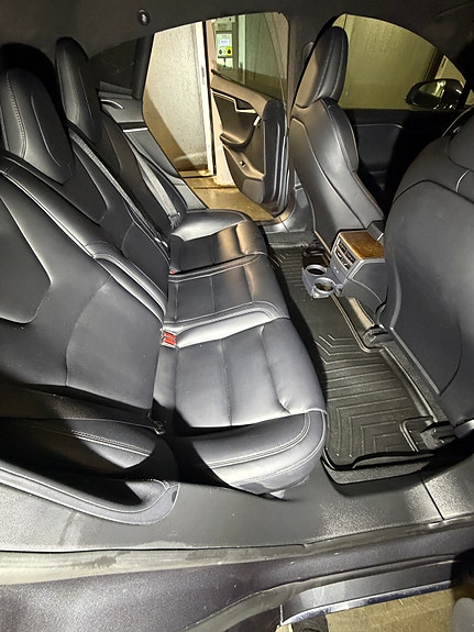 Tesla Model S 21 of 30