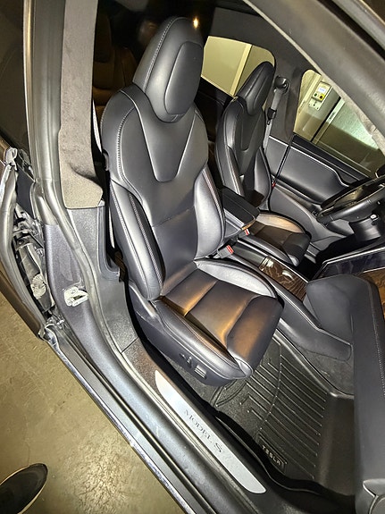 Tesla Model S 29 of 30