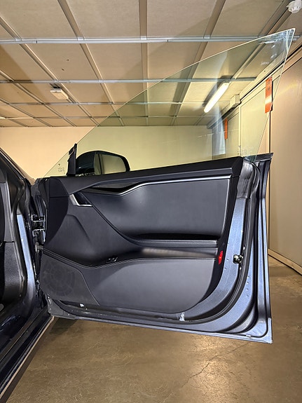 Tesla Model S 28 of 30