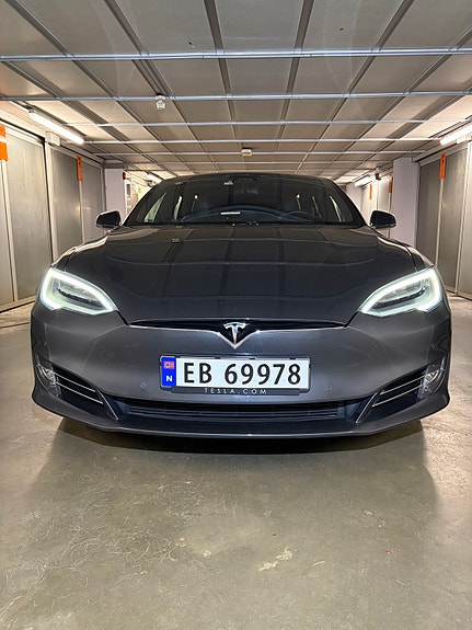 Tesla Model S 2 of 30