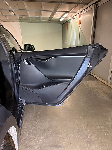 Tesla Model S 18 of 30