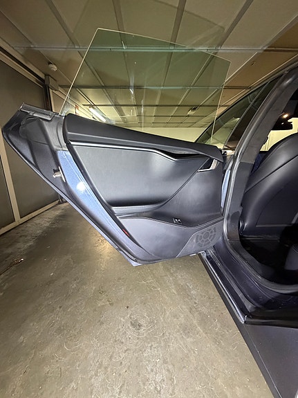 Tesla Model S 20 of 30