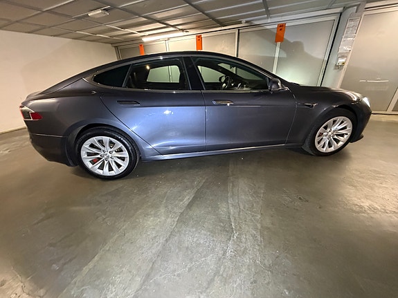 Tesla Model S 7 of 30